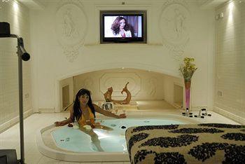 Opera 3* Roma